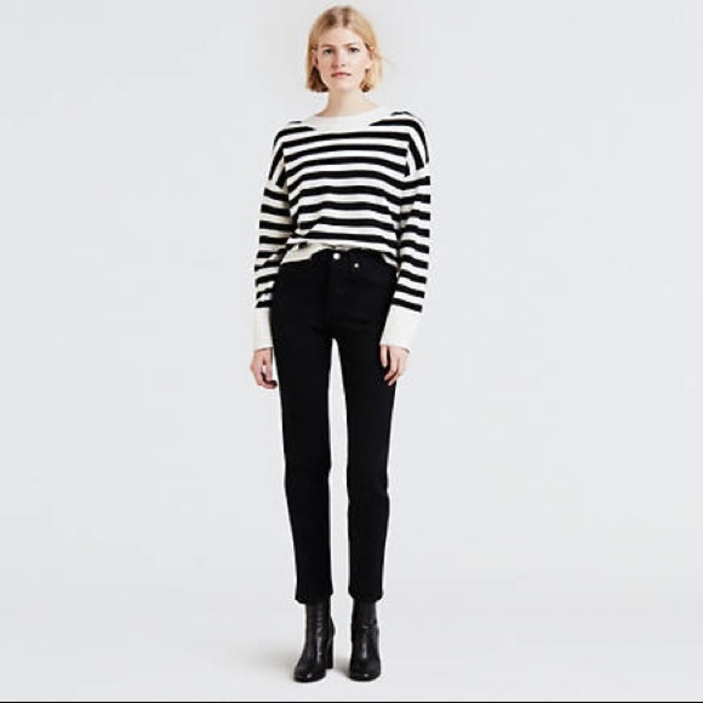 Like-new Levi’s Wedgie Fit Straight Jeans